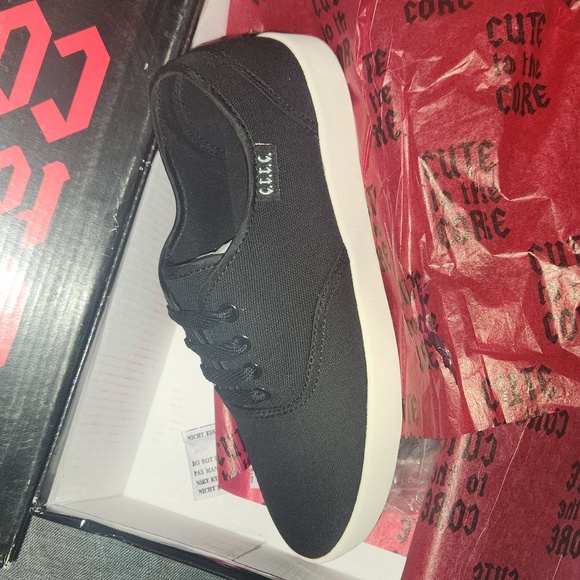 Cute to the core - Picture 2 of 5